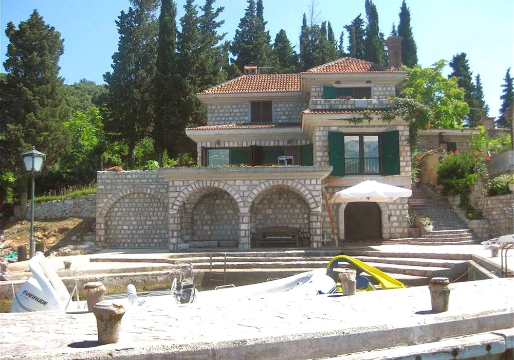 Kamena-vila-na-prvoj-liniji-do-mora-Rose-Herceg-Novi-3 Kuća 350 m² – Rose, Herceg Novi — fotografija 4