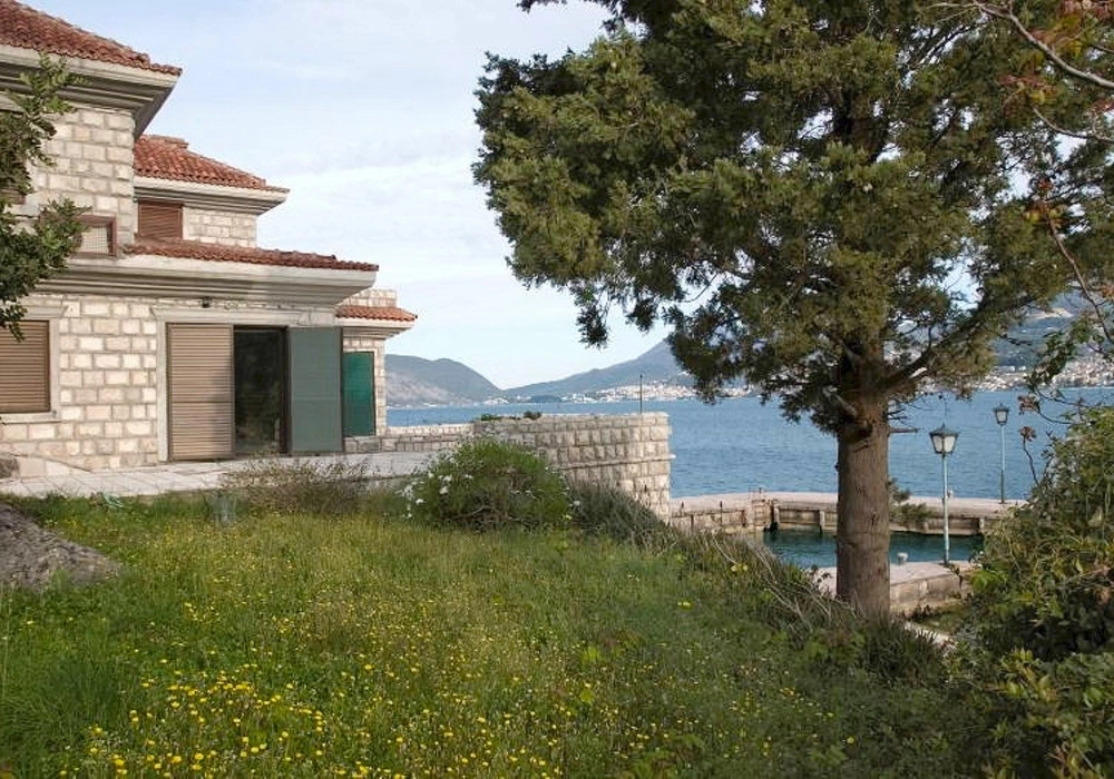 Kamena-vila-na-prvoj-liniji-do-mora-Rose-Herceg-Novi-4 Kuća 350 m² – Rose, Herceg Novi — fotografija 5