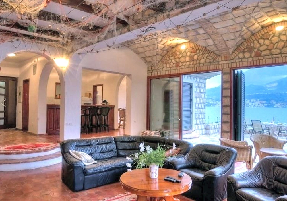 Kamena-vila-na-prvoj-liniji-do-mora-Rose-Herceg-Novi-10 Kuća 350 m² – Rose, Herceg Novi — fotografija 11