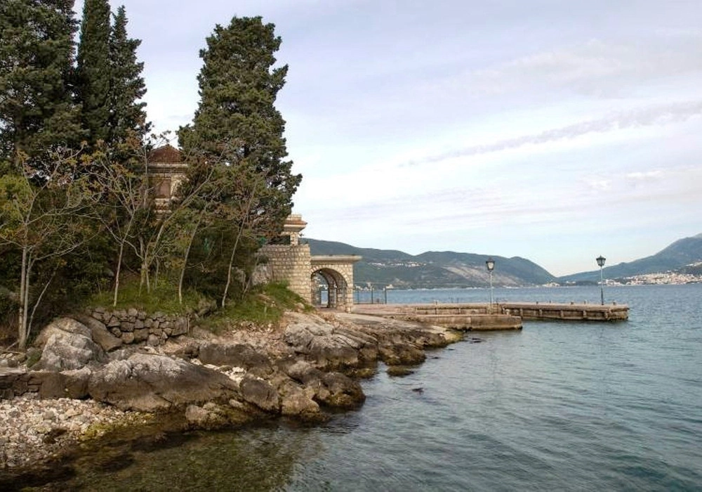 Kamena-vila-na-prvoj-liniji-do-mora-Rose-Herceg-Novi-13 Kuća 350 m² – Rose, Herceg Novi — fotografija 14
