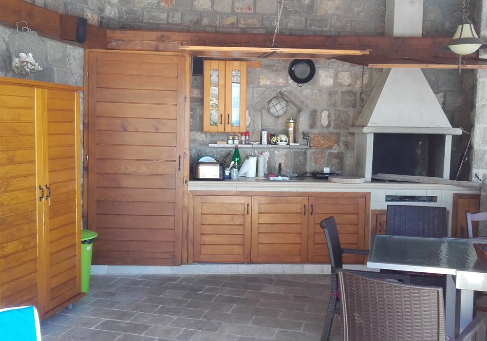 Kamena-kuca-sa-bazenom-u-Rezevicima-Budva-2 Kuća – Reževići, Budva — fotografija 3