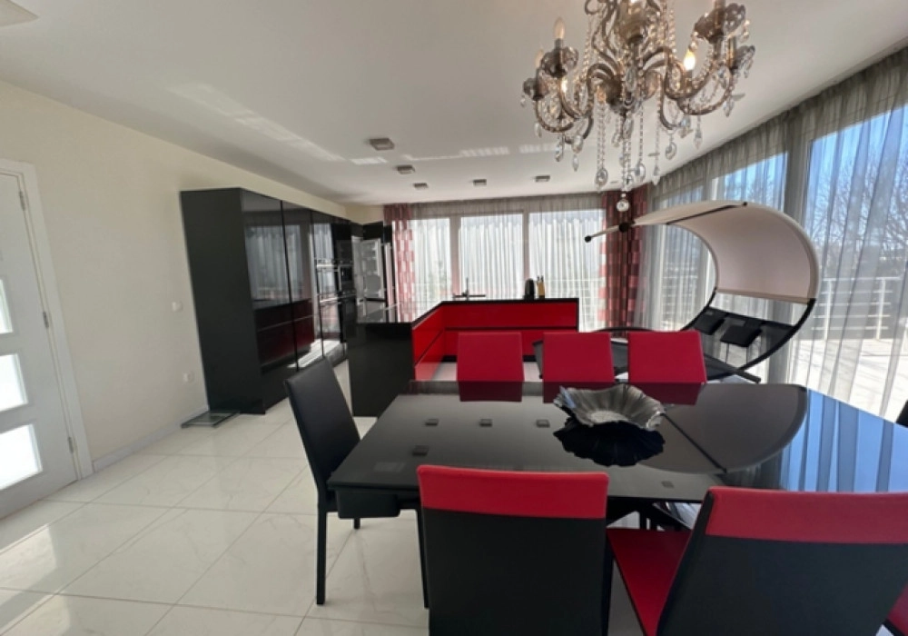 Kuca-s-bazenom-na-prvoj-liniji-do-mora-Dobra-Voda-Bar-2 Kuća 467 m² – Dobra Voda, Bar — fotografija 3