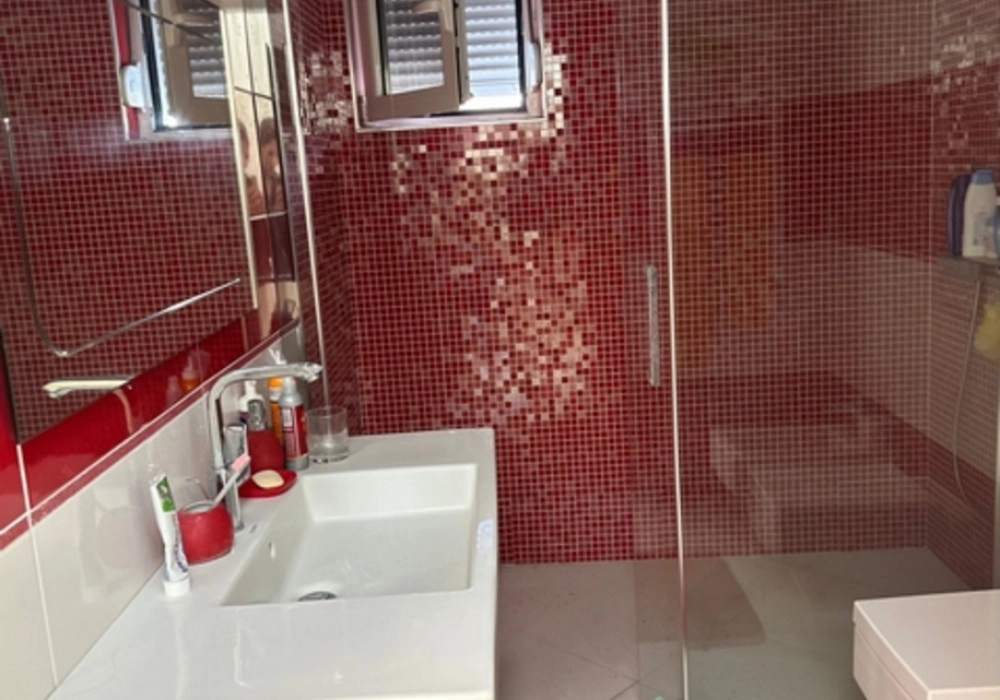 Kuca-s-bazenom-na-prvoj-liniji-do-mora-Dobra-Voda-Bar-4 Kuća 467 m² – Dobra Voda, Bar — fotografija 5