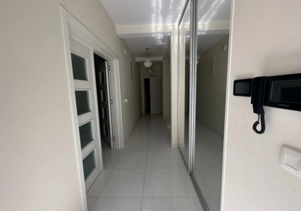 Kuca-s-bazenom-na-prvoj-liniji-do-mora-Dobra-Voda-Bar-11 Kuća 467 m² – Dobra Voda, Bar — fotografija 12