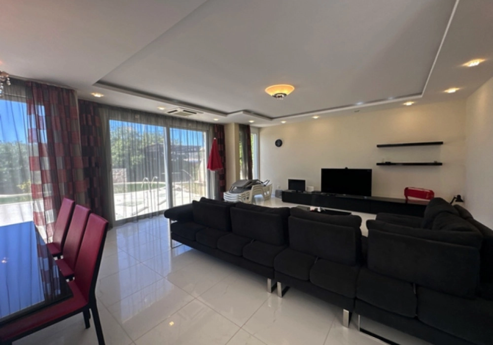 Kuca-s-bazenom-na-prvoj-liniji-do-mora-Dobra-Voda-Bar-12 Kuća 467 m² – Dobra Voda, Bar — fotografija 13