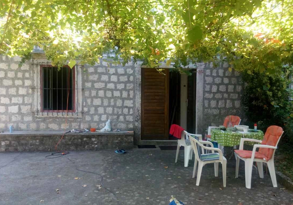 Kamena-kuca-uz-more-u-Dobroti-Kotor-1 Kuća – Dobrota, Kotor — fotografija 2
