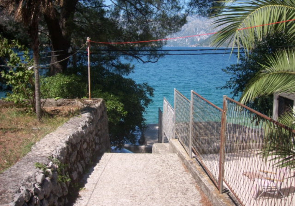 Kamena-kuca-uz-more-u-Dobroti-Kotor-9 Kuća – Dobrota, Kotor — fotografija 10