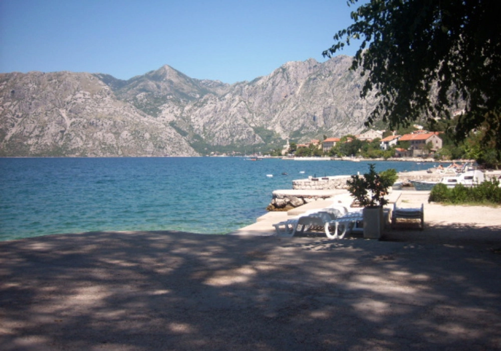 Kamena-kuca-uz-more-u-Dobroti-Kotor-11 Kuća – Dobrota, Kotor — fotografija 12