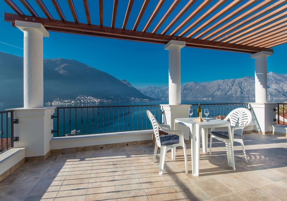 Kuca-sa-bazenom-i-pogledom-na-more-u-Dobroti-Kotor-1 Kuća 536 m² – Dobrota, Kotor — fotografija 2
