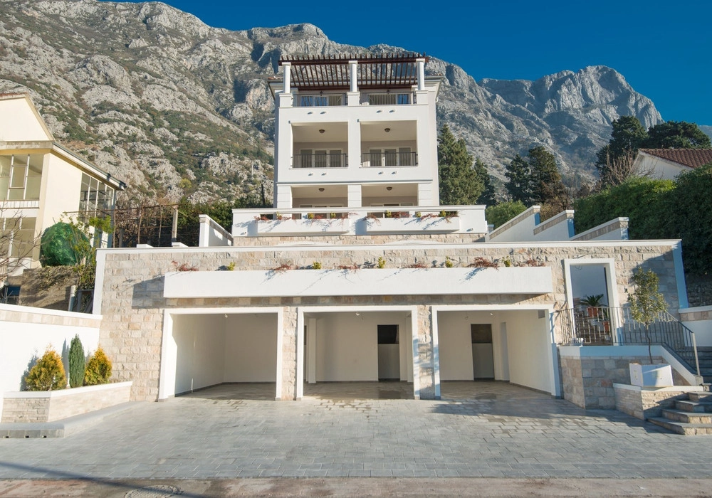 Kuca-sa-bazenom-i-pogledom-na-more-u-Dobroti-Kotor-2 Kuća 536 m² – Dobrota, Kotor — fotografija 3