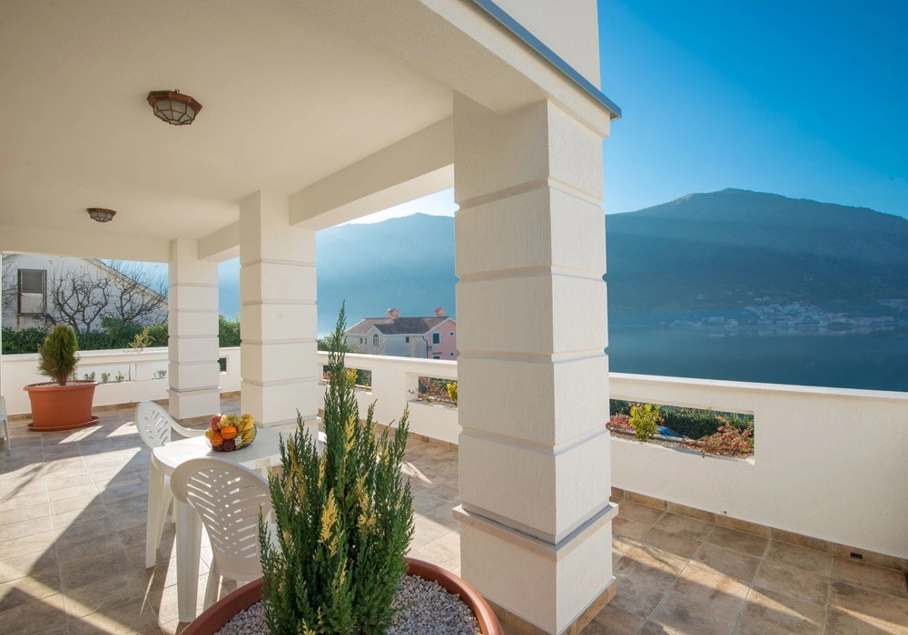 Kuca-sa-bazenom-i-pogledom-na-more-u-Dobroti-Kotor-5 Kuća 536 m² – Dobrota, Kotor — fotografija 6