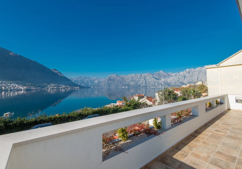 Kuca-sa-bazenom-i-pogledom-na-more-u-Dobroti-Kotor-6 Kuća 536 m² – Dobrota, Kotor — fotografija 7