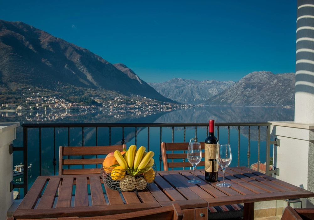 Kuca-sa-bazenom-i-pogledom-na-more-u-Dobroti-Kotor-7 Kuća 536 m² – Dobrota, Kotor — fotografija 8