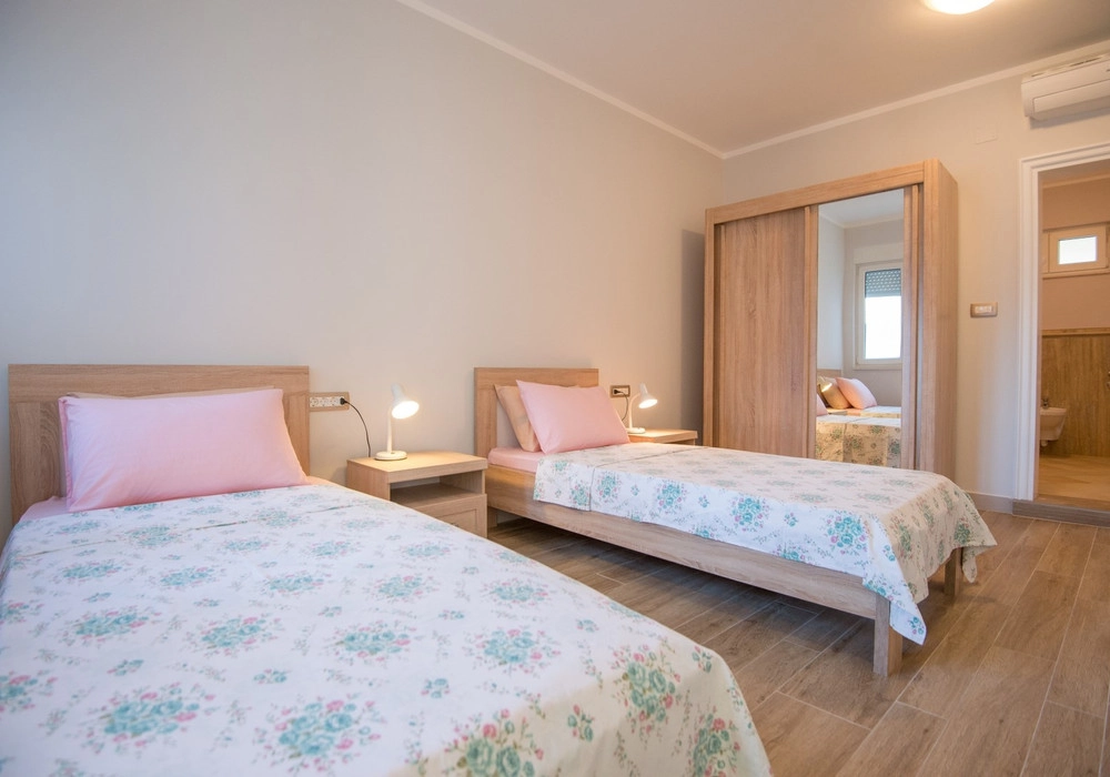Kuca-sa-bazenom-i-pogledom-na-more-u-Dobroti-Kotor-14 Kuća 536 m² – Dobrota, Kotor — fotografija 15