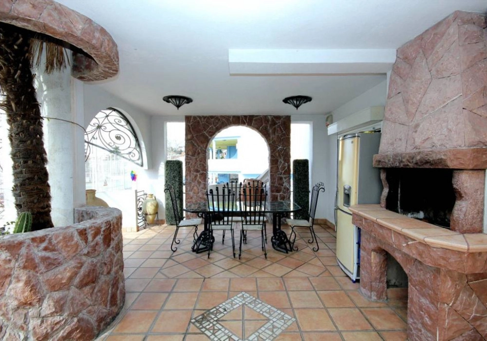 Kuca-na-cetiri-sprata-u-Baru-blizu-mora-14 Kuća – Bar — fotografija 15
