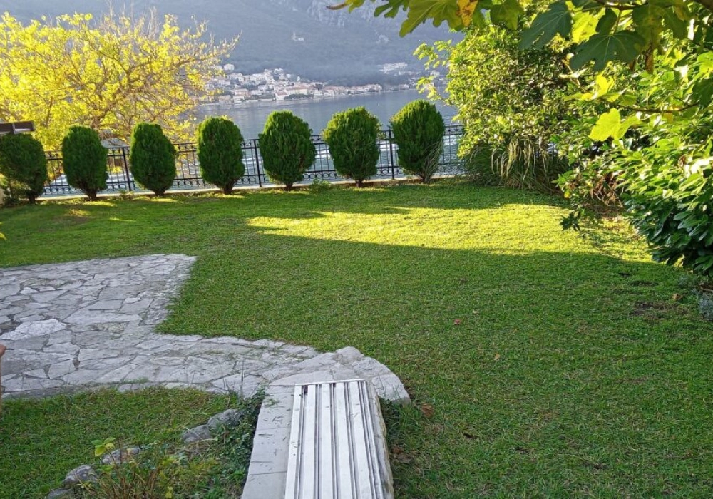 Kamena-kuca-uz-more-u-Dobroti-Kotor Kamena kuća uz more u Dobroti