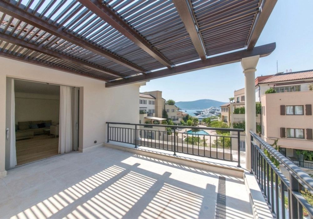 Dvosoban-stan-sa-bazenom-na-krovu-Gorica-Tivat-10 Dvosoban stan 151 m² – Gorica, Tivat — fotografija 11