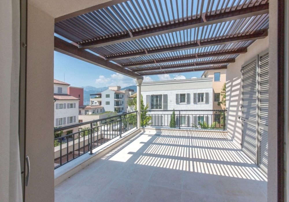 Dvosoban-stan-sa-bazenom-na-krovu-Gorica-Tivat-11 Dvosoban stan 151 m² – Gorica, Tivat — fotografija 12