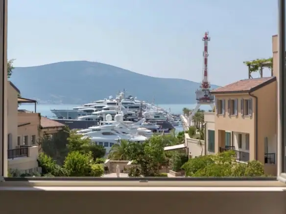 Dvosoban stan 151 m² – Gorica, Tivat — fotografija 13