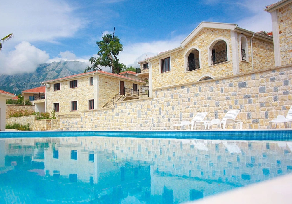 Zatvoreni-kompleks-vila-u-Bartuli-Bar Zatvoreni kompleks vila u Bartuli