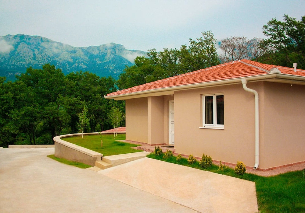 Zatvoreni-kompleks-vila-u-Bartuli-Bar-2 Kuća 1.200 m² – Bartula, Bar — fotografija 3