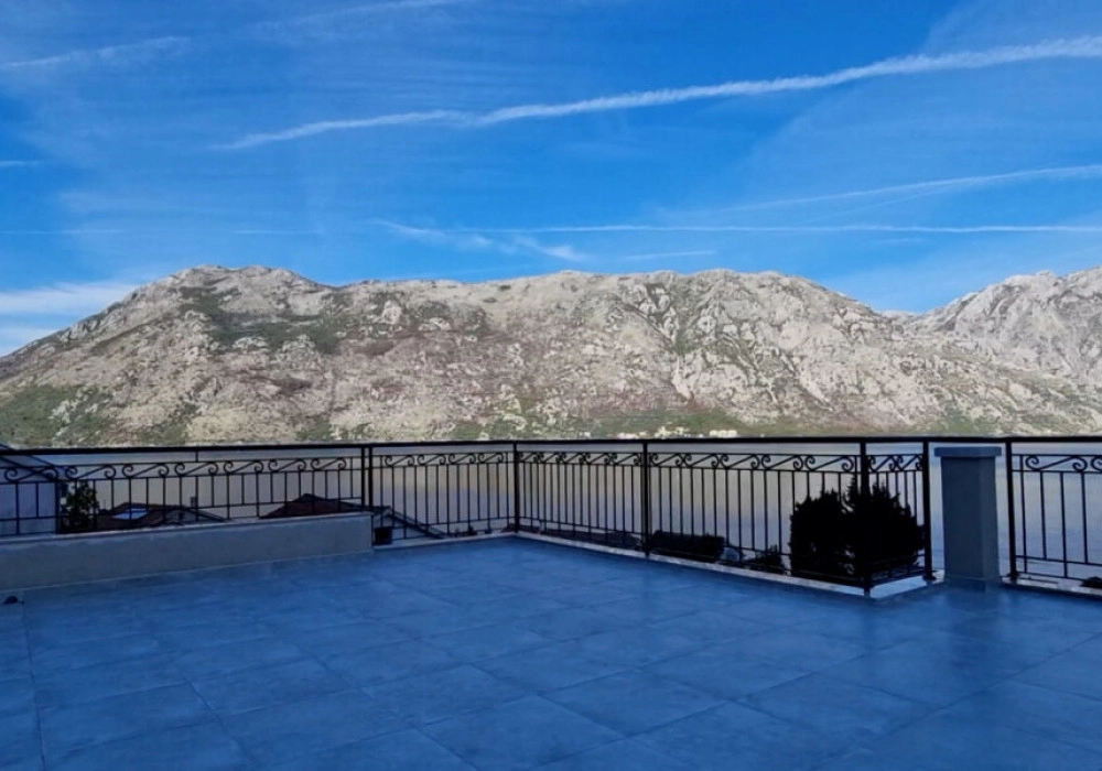 Kuca-na-prvoj-liniji-do-mora-u-Stolivu-Kotor Kuća na prvoj liniji do mora
