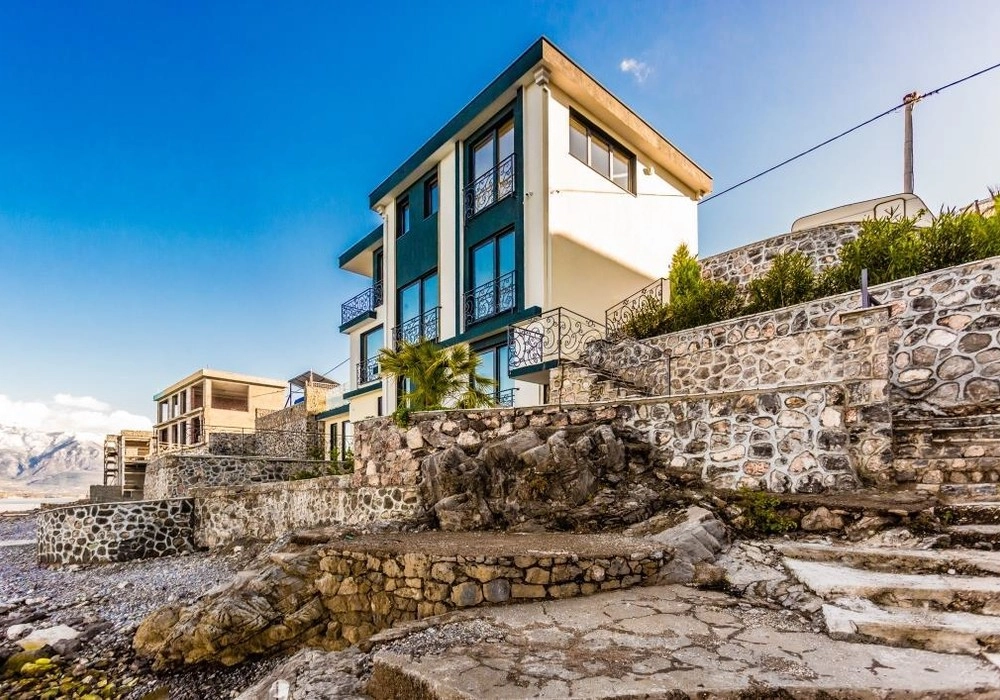 Vila-na-prvoj-liniji-do-mora-sa-bazenom-Krasici-Tivat-1 Kuća 420 m² – Krašići, Tivat — fotografija 2