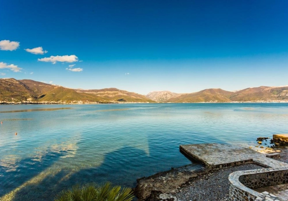 Vila-na-prvoj-liniji-do-mora-sa-bazenom-Krasici-Tivat-3 Kuća 420 m² – Krašići, Tivat — fotografija 4