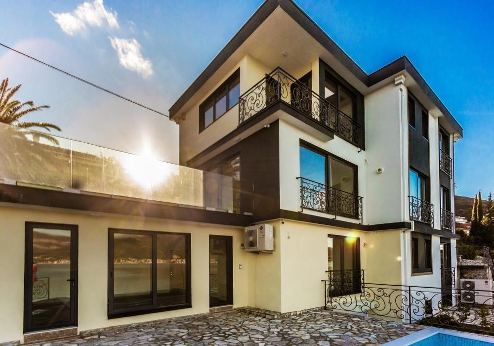Vila-na-prvoj-liniji-do-mora-sa-bazenom-Krasici-Tivat-6 Kuća 420 m² – Krašići, Tivat — fotografija 7