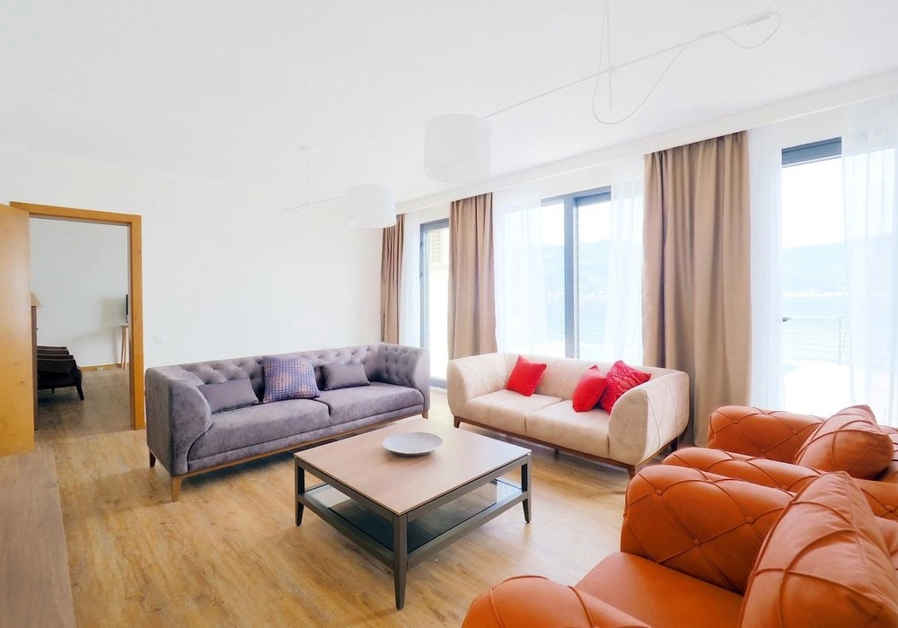 Vila-na-prvoj-liniji-do-mora-sa-bazenom-Krasici-Tivat-8 Kuća 420 m² – Krašići, Tivat — fotografija 9