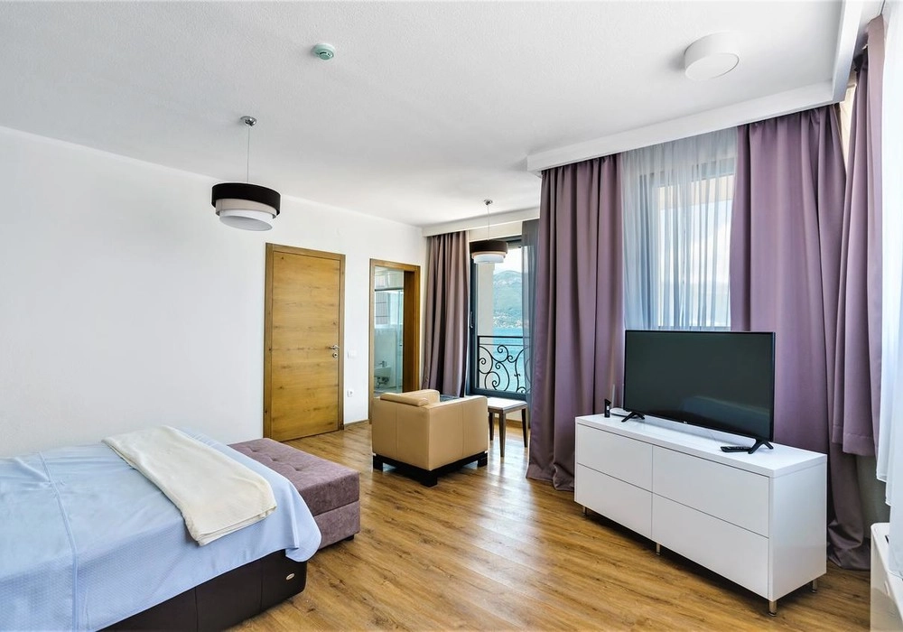 Vila-na-prvoj-liniji-do-mora-sa-bazenom-Krasici-Tivat-11 Kuća 420 m² – Krašići, Tivat — fotografija 12