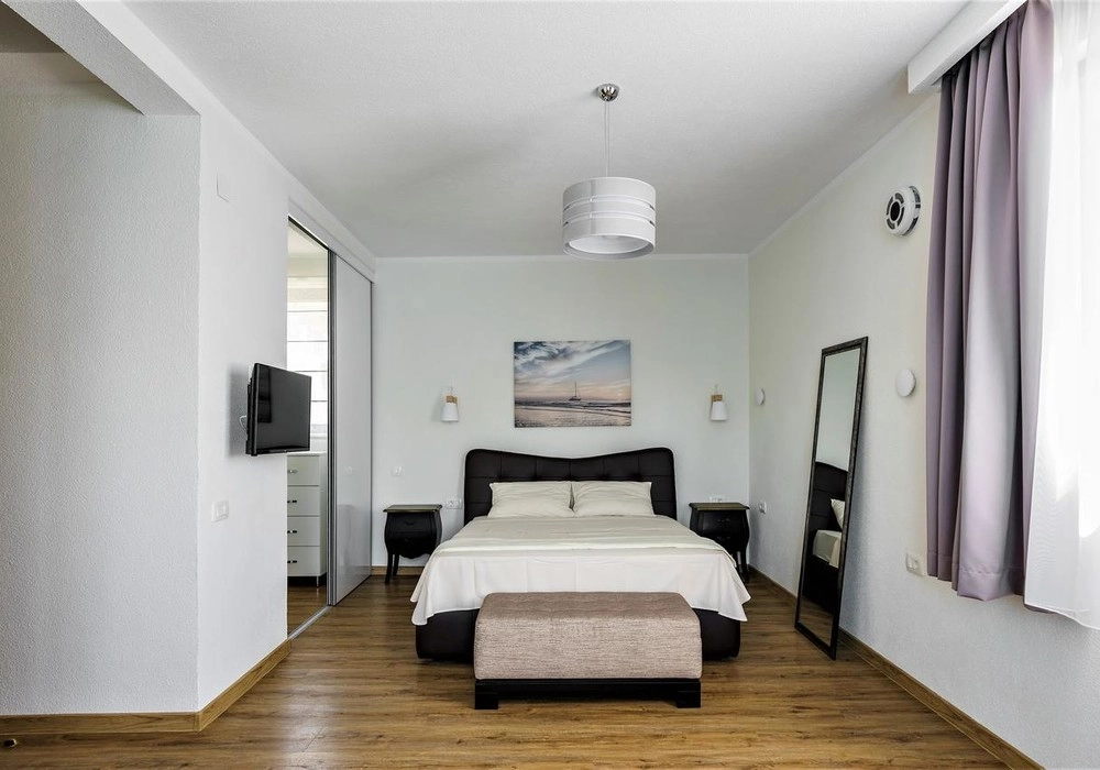 Vila-na-prvoj-liniji-do-mora-sa-bazenom-Krasici-Tivat-14 Kuća 420 m² – Krašići, Tivat — fotografija 15