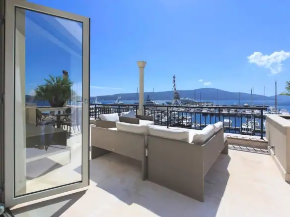 Dvosoban stan 288 m² – Gorica, Tivat — fotografija 4