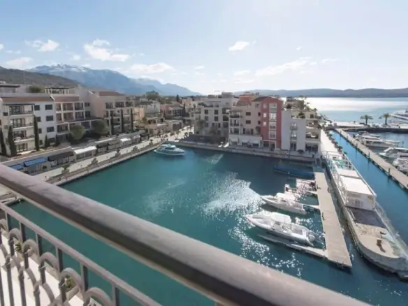 Trosoban stan 236 m² – Gorica, Tivat — fotografija 12