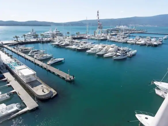 Trosoban stan 236 m² – Gorica, Tivat — fotografija 13