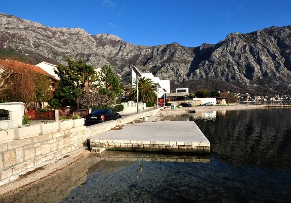 Kuca-sa-bazenom-i-pristanom-Tivat-1 Kuća – Tivat — fotografija 2