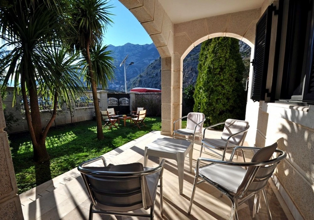 Kuca-sa-bazenom-i-pristanom-Tivat-6 Kuća – Tivat — fotografija 7