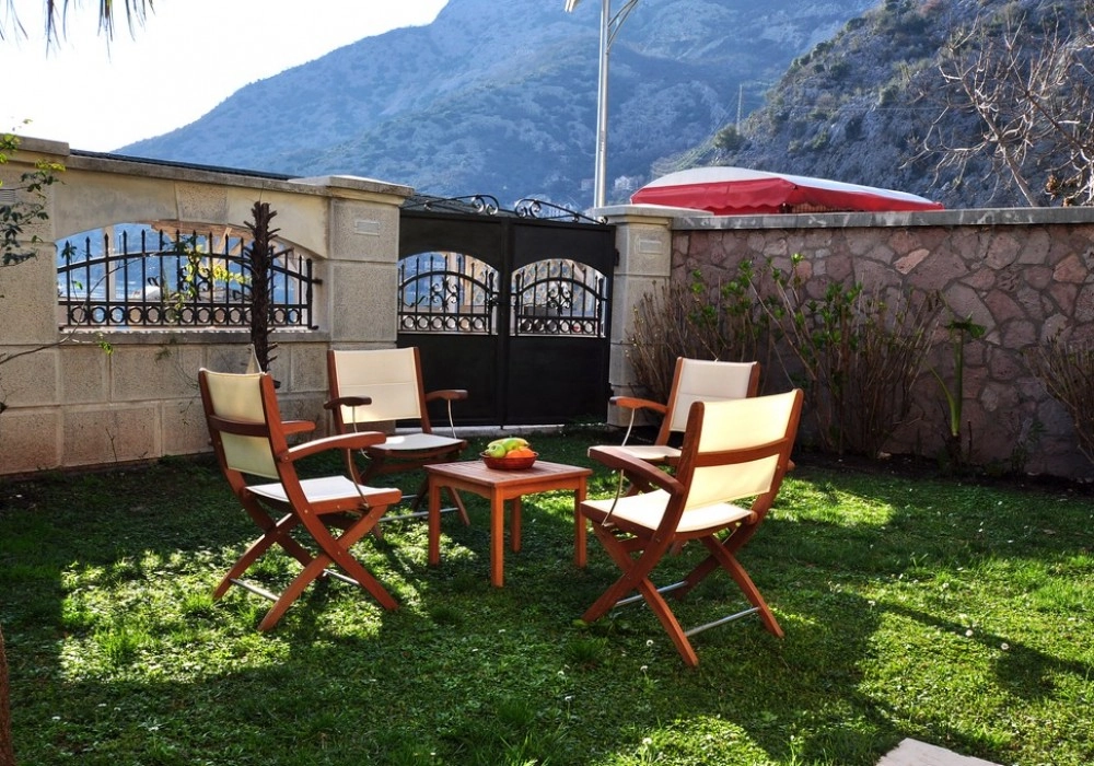 Kuca-sa-bazenom-i-pristanom-Tivat-7 Kuća – Tivat — fotografija 8