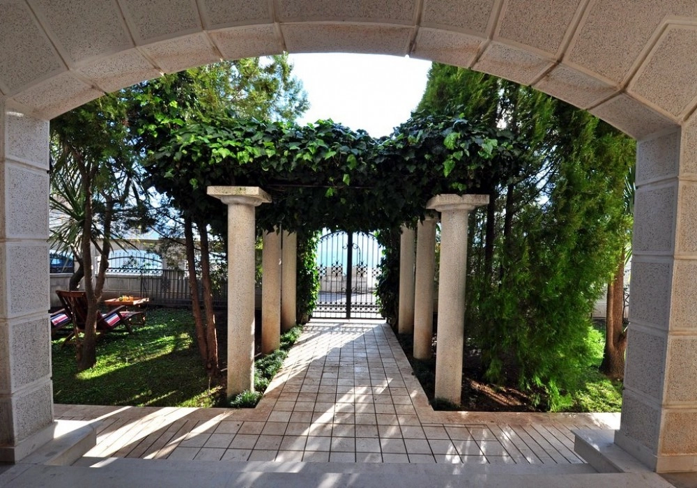 Kuca-sa-bazenom-i-pristanom-Tivat-8 Kuća – Tivat — fotografija 9