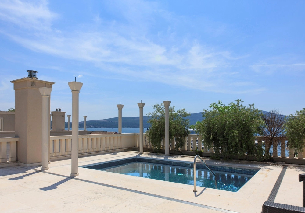 Trosoban-stan-sa-bazenom-u-Porto-Montenegru-Tivat-1 Trosoban stan 361 m² – Gorica, Tivat — fotografija 2
