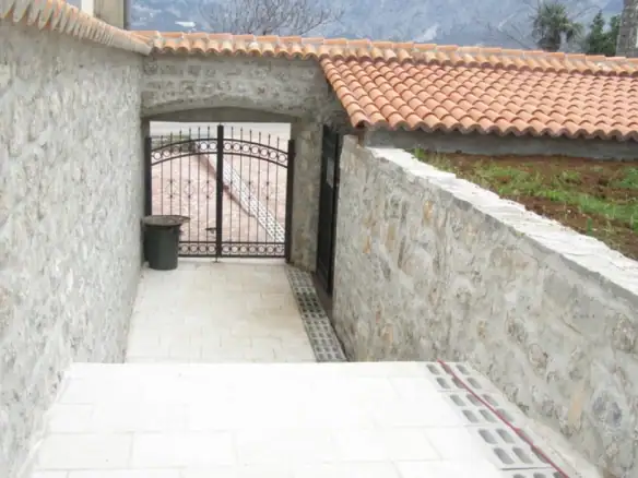 Nova kuća uz more u Stolivu
