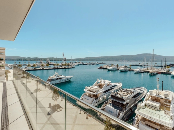 Trosoban stan 220 m² – Gorica, Tivat — fotografija 2