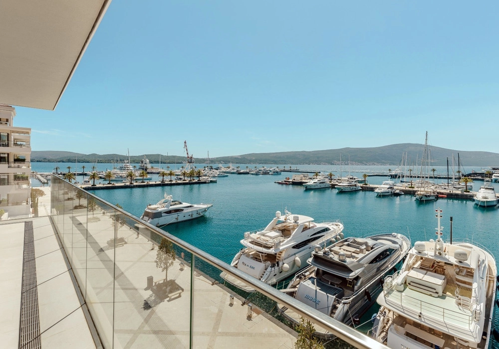 Trosoban-stan-sa-terasom-i-bazenom-Gorica-Tivat-1 Trosoban stan 220 m² – Gorica, Tivat — fotografija 2