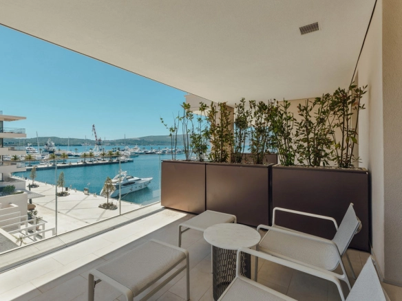 Trosoban stan 220 m² – Gorica, Tivat — fotografija 3