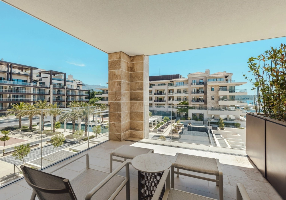 Trosoban-stan-sa-terasom-i-bazenom-Gorica-Tivat-3 Trosoban stan 220 m² – Gorica, Tivat — fotografija 4