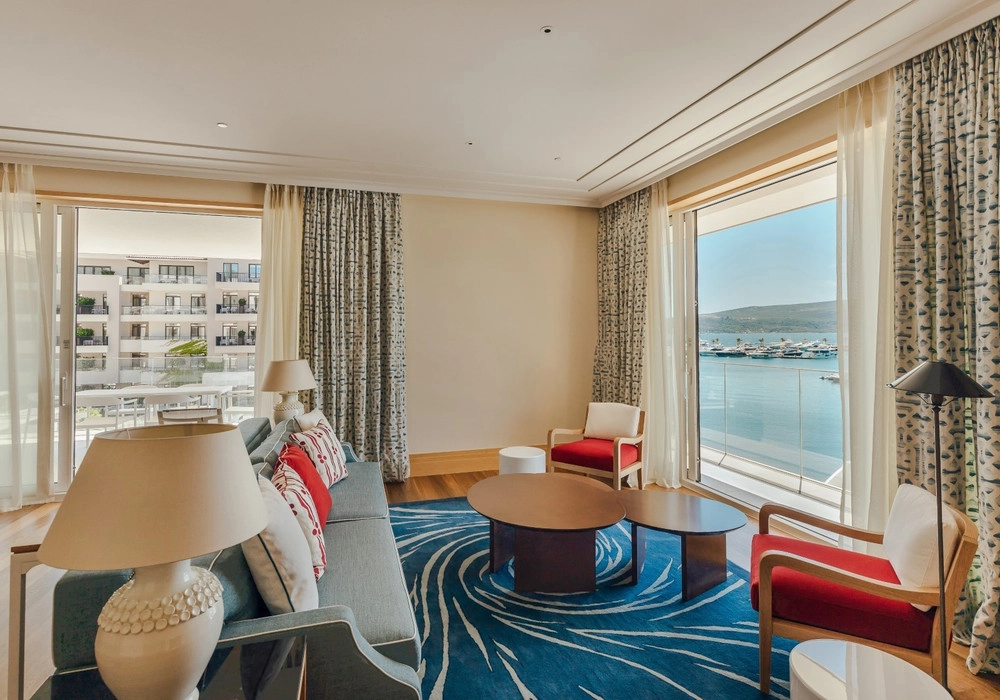 Trosoban-stan-sa-terasom-i-bazenom-Gorica-Tivat-13 Trosoban stan 220 m² – Gorica, Tivat — fotografija 14