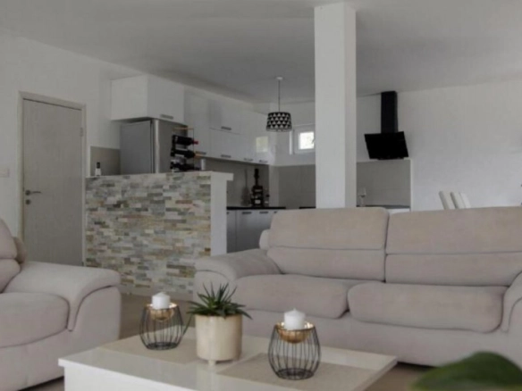 Kuća 2.000 m² – Budva — fotografija 3