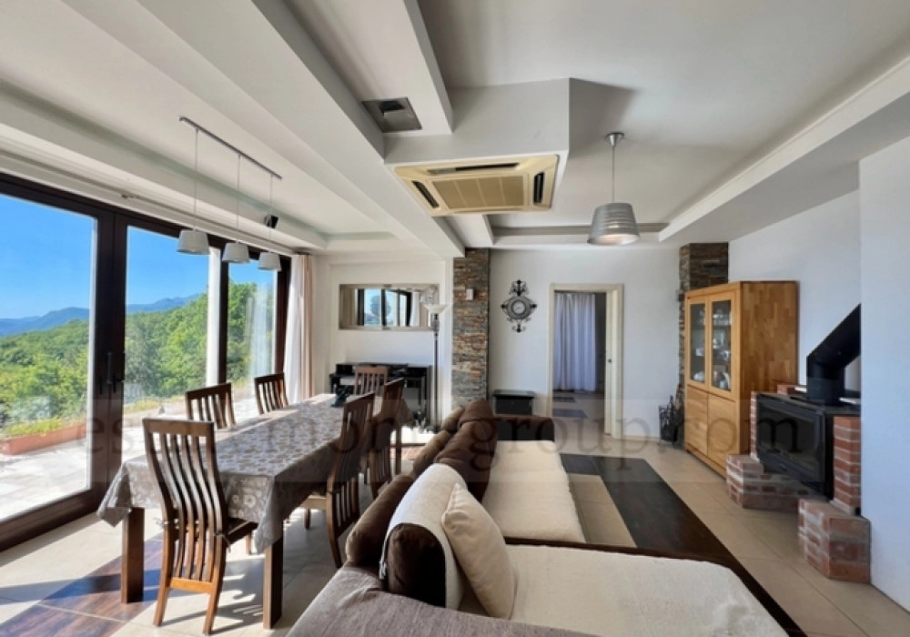 Kuca-sa-pogledom-na-more-i-placom-u-Budvi-4 Kuća 392 m² – Budva — fotografija 5