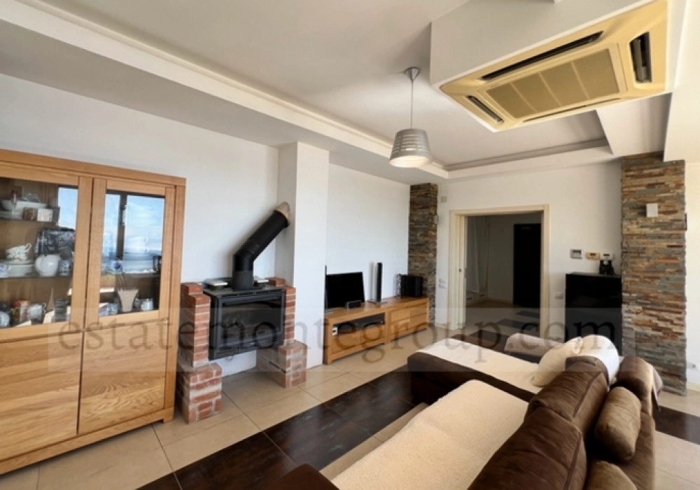 Kuca-sa-pogledom-na-more-i-placom-u-Budvi-10 Kuća 392 m² – Budva — fotografija 11