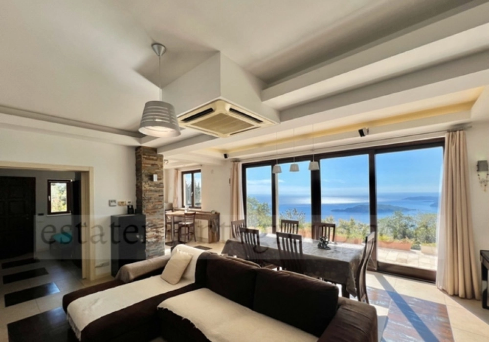 Kuca-sa-pogledom-na-more-i-placom-u-Budvi-11 Kuća 392 m² – Budva — fotografija 12